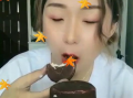 娱乐吃瓜酱雪糕视频