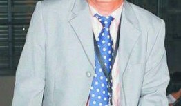 周杰伦的爸爸个人资料