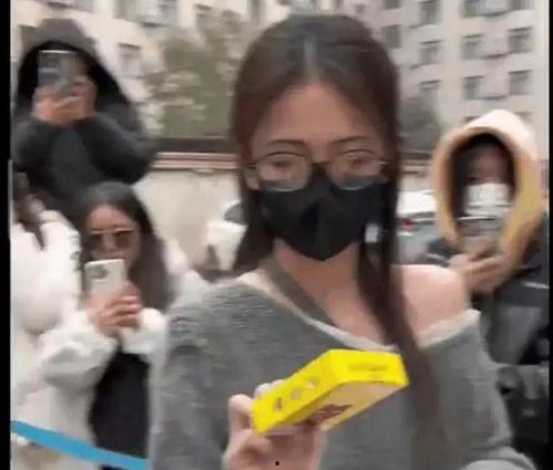 娱乐八卦爆料吃瓜模板,当红明星的惊人往事，你绝对想不到！